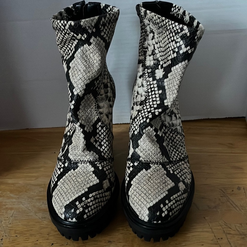 Vince Camuto, size 5.5 black & white Snake boots. LIKE NEW